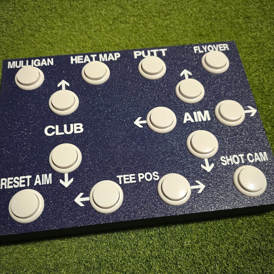 V2.5 wireless control box for GSPro: 14 buttons on a navy box, on a turf mat